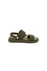 Sandalia plana color verde militar, con tiras elásticas cruzadas de diseño tejido y suela cómoda con plataforma baja.