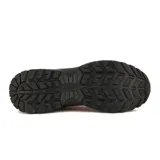 Championes de trekking Get A Grip, color rojo y negro, con suela de goma y cordones negros.