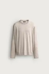 Sweater de punto de lana con ajuste regular, cuello redondo y manga larga, con acabados en rib.
