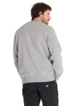 Buzo de cuello redondo color gris melange, con el logotipo de la marca estampado en el pecho en color negro y detalle de pequeño triángulo amarillo bordado en la manga izquierda. Presenta puños y bajo de punto elástico.
