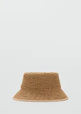 Sombrero tipo bucket de fibra natural trenzada en color beige, con borde ribeteado.