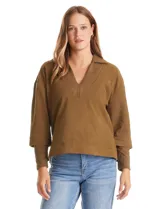 Buzo de punto color marrón con cuello solapa y escote en V. Presenta diseño de hombros caídos, mangas 3/4 con puños acanalados extendidos y tajos laterales en el ruedo.