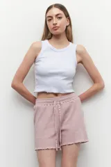 Short de pijama color rosa, de algodón con cordones y elástico en la cintura.