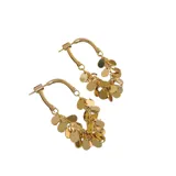 Aros dorados con forma de argolla curva y pequeñas gotas metálicas móviles. Fabricados en acero quirúrgico con baño de oro de 18k.