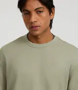 Remera masculina de algodón y poliéster, color verde claro, con cuello redondo, manga corta y corte relajado. Presenta una textura de mini waffle.