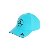 Gorra Adidas de la colección Mercedes-AMG Petronas F1, color turquesa, con el logo de Mercedes-Benz bordado en negro en la parte frontal y el isotipo de Adidas en el lateral de la visera.