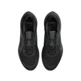 Championes de running Nike Quest 5, color negro con entresuela blanca. Presentan un diseño de malla transpirable, cierre con cordones y el logo de la marca en el lateral.