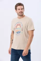 Remera de algodón de calce clásico y cuello redondo, con estampado frontal de temática surf con colores pasteles.