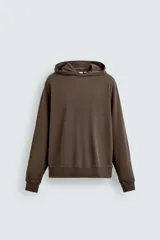 Sudadera tipo hoodie de corte regular, confeccionada en tejido de algodón ligero. Presenta cuello con capucha, manga larga y terminaciones en rib en puños y ruedo. Posee un acabado de aspecto lavado con tintado especial.