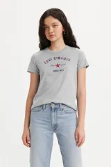 Remera gris de algodón con logo de Levi's estampado en azul, rojo y blanco.