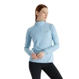 Buzo celeste jaspeado de New Balance, con cierre de cremallera corto, mangas largas con orificios para los pulgares y logo reflectivo en el pecho.
