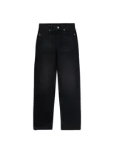 Jeans de tiro alto con corte recto, diseño clásico de cinco bolsillos y cierre frontal con cremallera y botón metálico.