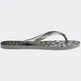Ojotas Havaianas Slim con estampado animal print en tonos grises y tiras plateadas.