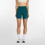 Short deportivo de tiro alto con ajuste ceñido al cuerpo. Cuenta con tecnología de secado rápido y logotipo reflectante en la pierna izquierda.