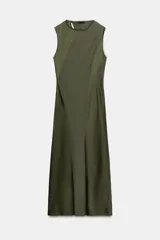 Vestido largo sin mangas de la línea ZW Collection, en color verde militar, con cuello redondo y diseño asimétrico con paneles combinados. Cuenta con una abertura frontal y cierre posterior con cremallera oculta.