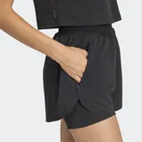 Short deportivo Adidas D4T Workout Go To 2 en 1 de color negro, con cintura elástica, aberturas laterales y calza interior incorporada.