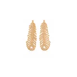 Caravanas colgantes en forma de pluma, confeccionadas en acero dorado con engaste de zirconias y una piedra central brillante en la base.