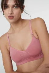 Soutien bralette color rosa viejo de microfibra sin costuras, con breteles regulables y espalda entera.