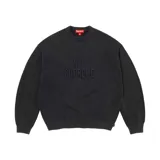 Sweater de punto Supreme con cuello redondo y diseño de texto en relieve tonal en el pecho. Presenta un corte regular y puños acanalados.