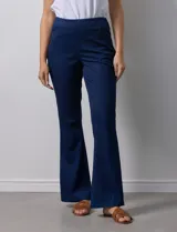 Jegging con pretina elastizada, marca Zac & Rachel. Delantera y trasera con bolsillos. Terminación de ruedo bootcut.