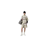 Short de felpa estilo deportivo color beige con cintura elástica con cordón ajustable largo, bolsillos laterales y el logo "Essentials" impreso en la pierna izquierda.