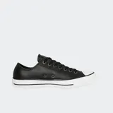 Zapatillas Converse Chuck Taylor All Star OX de cuero negro con suela de goma blanca.