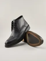 Botinetas de cuero negro tipo brogue, con cordones y suela mixta.