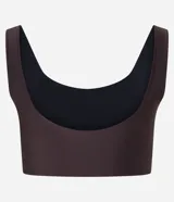 Top deportivo Get Over de microfibra texturizada color marrón, con escote redondo y breteles anchos. Diseño sin copas y de ajuste cómodo.