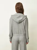 Campera con capucha y cierre frontal, de corte holgado y diseño básico en color gris melange.