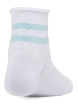 Medias deportivas Under Armour de corte cuarto, color blanco con detalles en turquesa. Presentan dos líneas horizontales en el tobillo y el logo de la marca en el empeine. Fabricadas con tejido ligero y transpirable, incluyen soporte de arco integrado y paneles de malla para mayor ventilación.