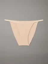 Bombacha tipo bikini de tiro medio, confeccionada en una mezcla suave de algodón y elastano. Presenta laterales finos y una cintura elástica con el logo de la marca.