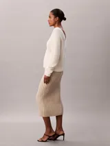 Falda midi Calvin Klein confeccionada en algodón regenerativo con tejido de punto acanalado y corte ceñido.
