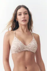 Top de bikini triangular color beige con estampado floral y de rayas estilo cebra, con tirantes finos ajustables.