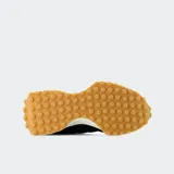 Championes New Balance 327 negros con logo "N" de animal print gris.