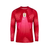 Camiseta de fútbol Nike de la Selección Uruguaya, modelo de golero 2026. Presenta un diseño de manga larga en color rojo con un patrón gráfico en zigzag y una estrella central en contraste. Incluye el escudo de la AUF con cuatro estrellas bordado en el pecho y el logo de Nike.