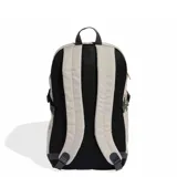 Mochila Adidas Apwr color beige con base y detalles en gris oscuro, cuenta con las tres líneas características de la marca estampadas en negro en la parte frontal.