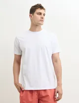 Remera verde militar de manga corta y cuello redondo.