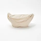 Riñonera color beige de pana con correa ajustable y cierre dorado.