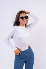 Body de manga larga confeccionado en jersey con lycra, de corte ajustado y diseño de tiro alto.