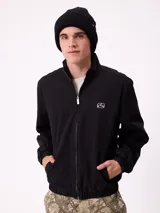 Gorro tipo beanie de tejido waffle en color beige, con etiqueta de marca Rusty en el borde.