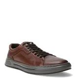 Championes urbanos Democrata modelo Nosu, confeccionados en cuero marrón con textura. Presentan cierre mediante cordones al tono, suela de goma gris con detalle de marca grabado en el talón y puntera con detalle microperforado.