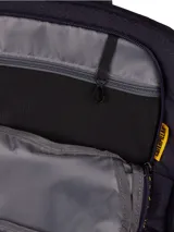 Mochila unisex negra con logo reflectante de Cat, correas acolchadas ajustables, correa para el pecho, bolsillos laterales de tela y cremallera en forma de U. Compartimento principal con bolsillos interiores y llavero fijo. Cordón elástico delantero. Volumen: 40 l.