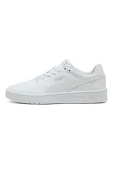 Championes deportivos Puma modelo Court Lally, de color blanco, con diseño urbano y suela de goma.
