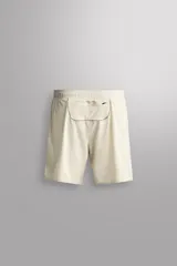 Shorts deportivos de entrenamiento Zara Athleticz, color beige, confeccionados en tejido técnico ligero y elástico con forro interior. Presentan cintura elástica ajustable, bolsillos frontales, bolsillo trasero de seguridad con cierre, aberturas laterales en el bajo y detalle de logo estampado en la pierna.