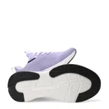 Championes urbanos Umbro modelo Vega, color violeta con detalles en negro y suela blanca. Presentan un diseño de malla transpirable con el logo de la marca en el lateral.