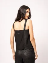 Musculosa blanca de lino con breteles anchos y diseño de franjas combinadas con lurex.