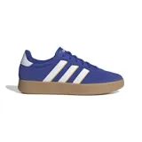 Championes Adidas modelo Barreda, de diseño urbano en color azul con las icónicas tres tiras en blanco y amarillo. Presenta una suela de goma color caramelo y detalles en blanco en el talón.