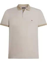 Chomba Tommy Hilfiger de corte regular con rayas horizontales tonales, cuello clásico a contraste, cartera de dos botones, cinta distintiva en el interior del cuello y logo bordado en el pecho.