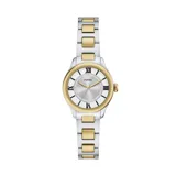 Reloj Fossil modelo Gilmore con caja de 28 mm y malla de acero inoxidable bicolor en tonos plateado y dorado. Presenta una esfera plateada con efecto sunray, índices en números romanos y movimiento de cuarzo de tres agujas.
