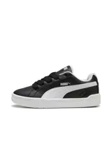 Championes Puma modelo Park Lifestyle Easy de color negro con la franja lateral y suela en color blanco, cordones anchos y diseño urbano.